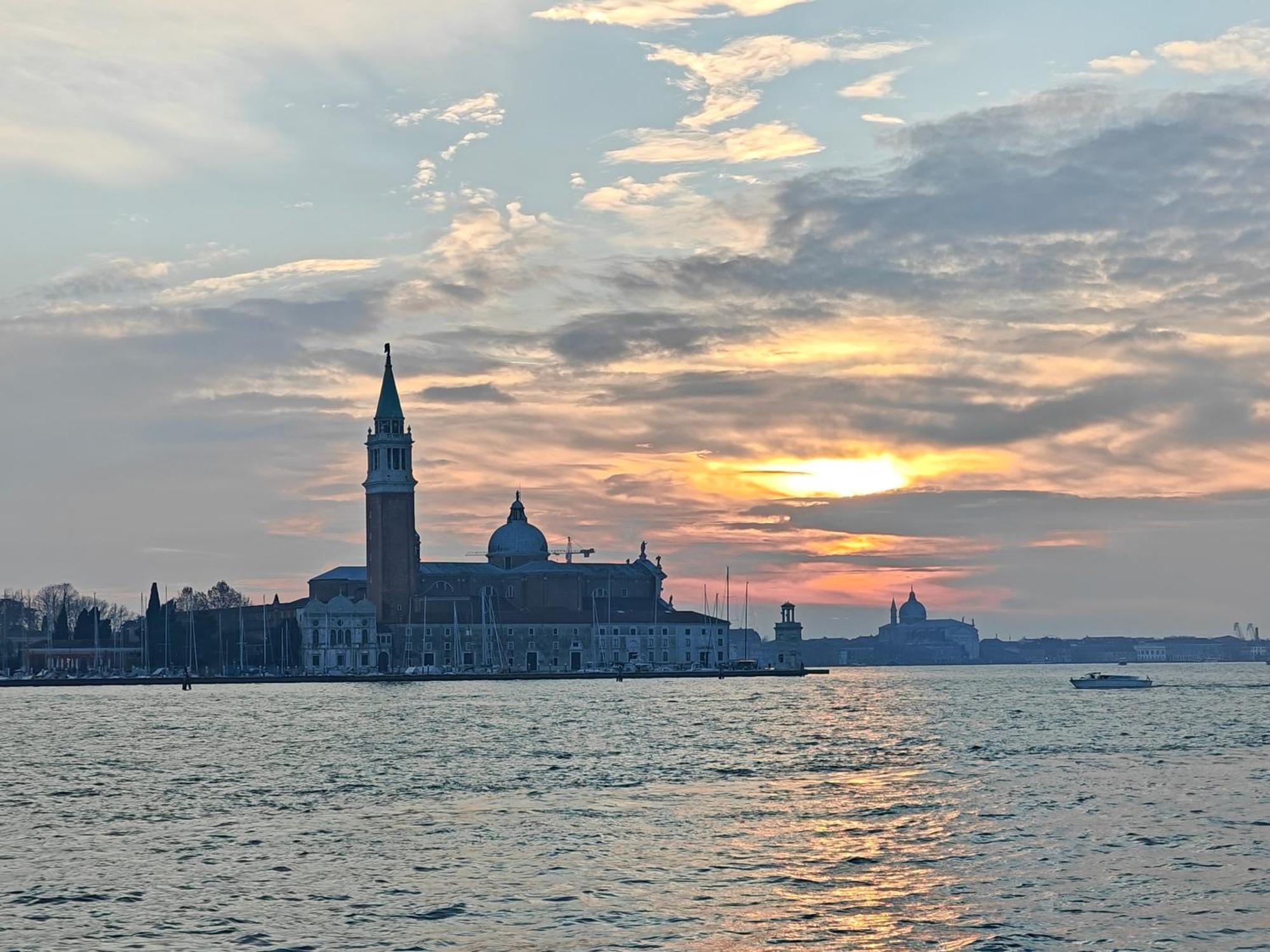 Castello Canal View Венеция Экстерьер фото